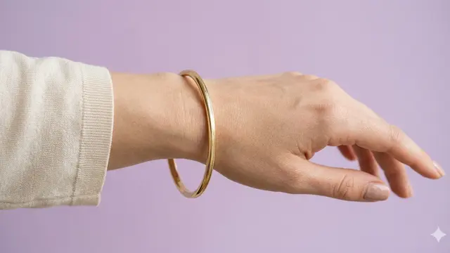 Model Gelang Emas Tipis Elegan untuk Ibu Muda Aktif. Gemini