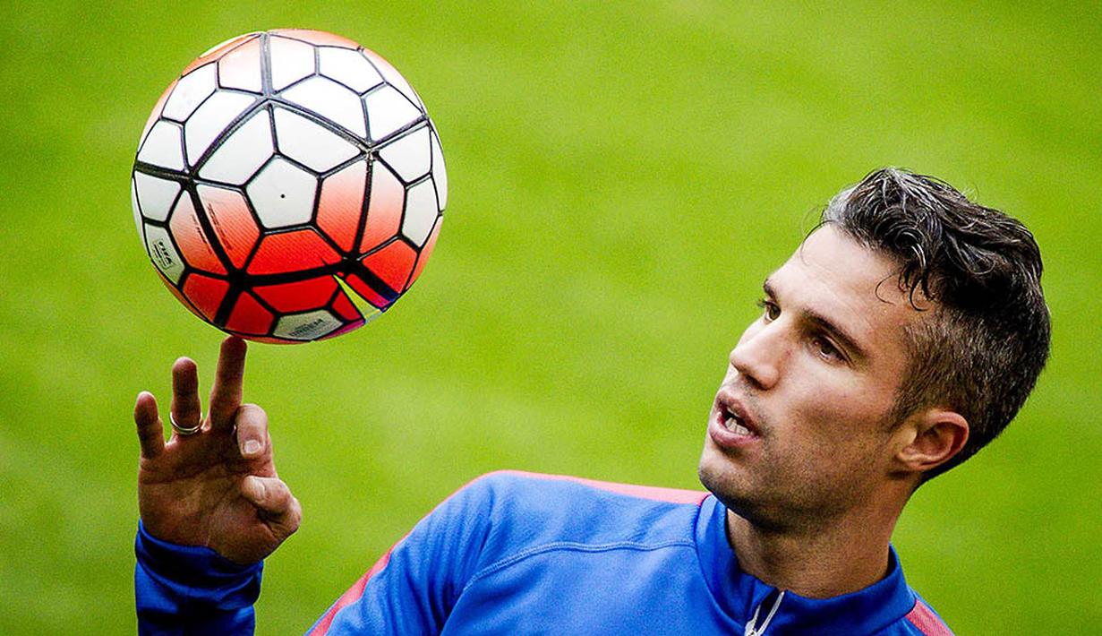 9. Robin van Persie, Arsenal, bersama klub pertamanya Feyenoord, pria Belanda ini berposisi sebagai winger, namun di Liga Inggris dirinya ditempatkan sebagai striker dan mampu menjadi predator mematikan. (EPA/Robin Van Lonkhuijsen) 