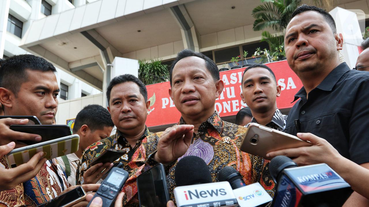 Tito Karnavian Pimpin Apel Perdana di Kemendagri