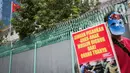 Massa Aliansi Mahasiswa Islam berunjuk rasa di depan Kantor Kedutaan Besar Republik Rakyat China, Jakarta, Kamis (25/3/2021). Massa menuntut pemerintah China lewat kedutaan besarnya di Indonesia segera menghentikan penyiksaan, penyanderaan, dan pemerkosaan muslim Uighur. (Liputan6.com/Faizal Fanani)