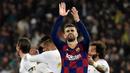 Kejutan datang dari bek gaek Gerard Pique. Pemain 35 tahun itu secara mendadak memutuskan untuk meninggalkan Barcelona sekaligus pensiun sebagai pesepakbola profesional. Pengumuman mengejutkan ini disampaikan Pique lewat sebuah video emosional yang ia unggah di akun media sosial pribadinya pada Jumat (4/11/2022) dini hari WIB. (AFP/Javier Soriano)