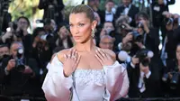 Bella Hadid Ungkap Beratnya Dampak Fisik dan Mental Akibat Penyakit Lyme