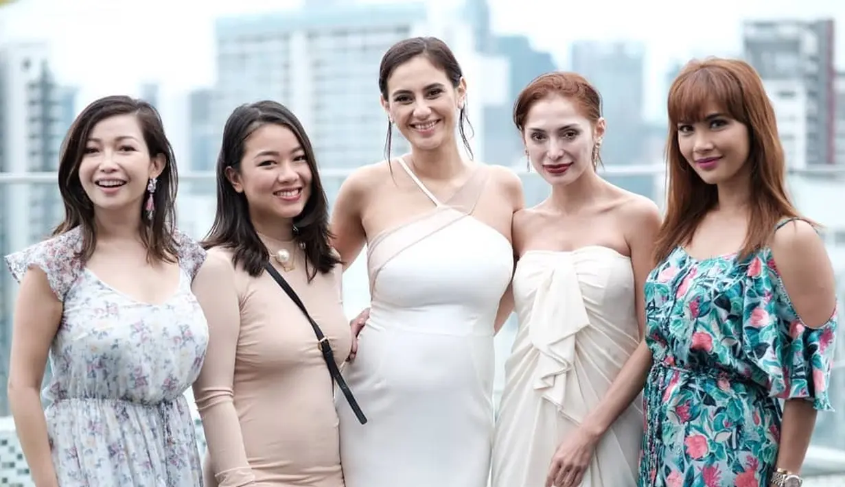 Terlihat Mike Lewis, Indra Herlambang, Nadia Mulya, Fadi Iskandar, dan Chef Marinka menghadiri acara baby shower itu. (Foto: instagram.com/nadiamulya)