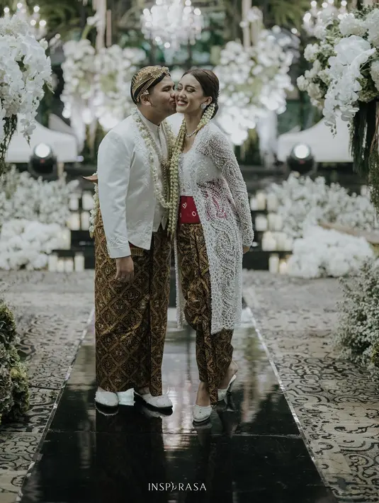 <p>Nabila Sudiro dan Muhammad Ivan Lubis pun tersenyum lega saat mereka telah dinyatakan sah menjadi suami istri.&nbsp;(Foto: Instagram/ t_orasudi_ro)</p>