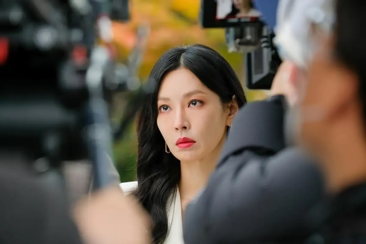 Kim So Yeon dalam drakor The Penthouse. (SBS via Soompi)