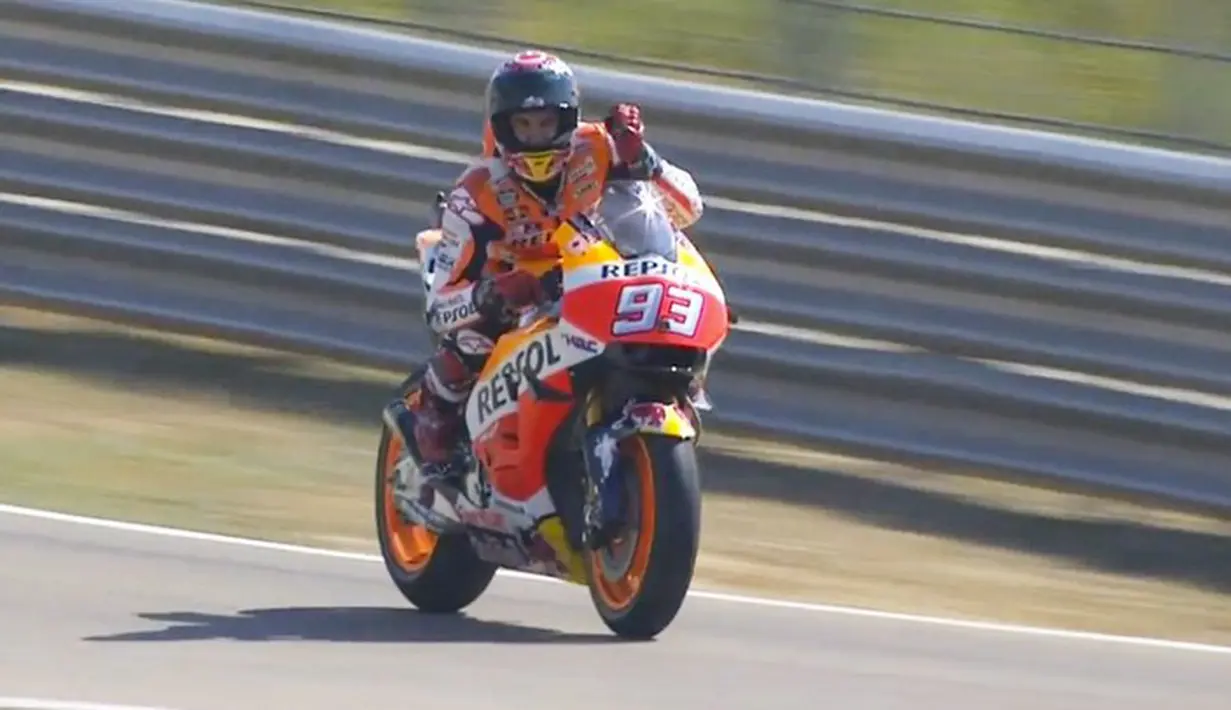 Pebalap Repsol Honda, Marc Marquez, finis pertama dalam balapan MotoGP Aragon di Sirkuit Aragon, Spanyol, Minggu (25/9/2016). (Bola.com/Twitter/MotoGP)