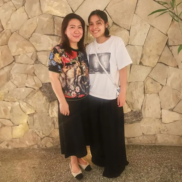 Beri Dukungan Sebelum Olimpiade, Ini 6 Potret Susi Susanti dan Gregoria Mariska