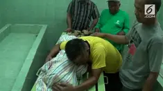 Ariel, remaja warga Batang Jawa Tengah, Rabu malam tewas mengenaskan akibat terlindas bus di jalur Pantura Batang.