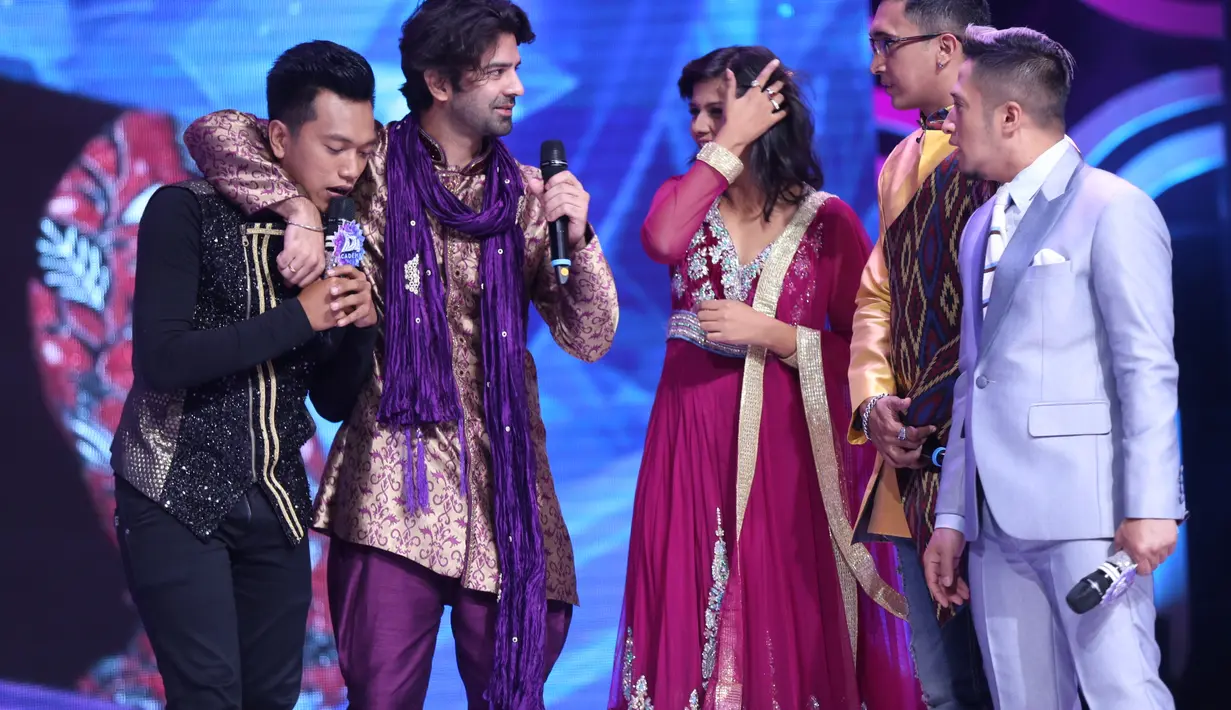 Pujian dua aktor Idia itu berbeda pandangan para dewan juri. Menurut para juri, penampilan pemilik nama asli Qolbi Nuril Huda menurun dari sebelumnya yang bisa mendapatkan lima lampu hijau. (Nurwahyunan/Bintang.com)