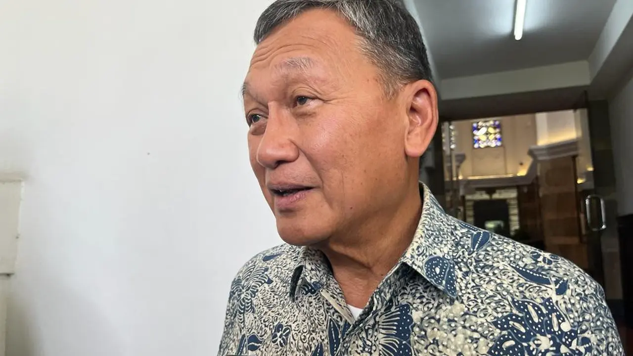 Menteri Energi dan Sumber Daya Mineral (ESDM) Arifin Tasrif di Kantor Kementerian ESDM, Jakarta, Jumat (22/12/2023). (Arief/Liputan6.com)
