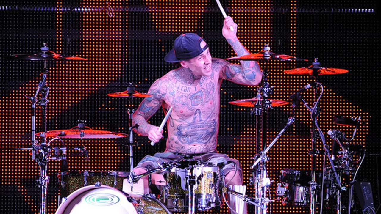 Kisah Travis 'Blink-182' yang Selamat dari Kecelakaan Pesawat
