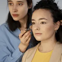 Tips makeup untuk upacara. Foto: Freepik