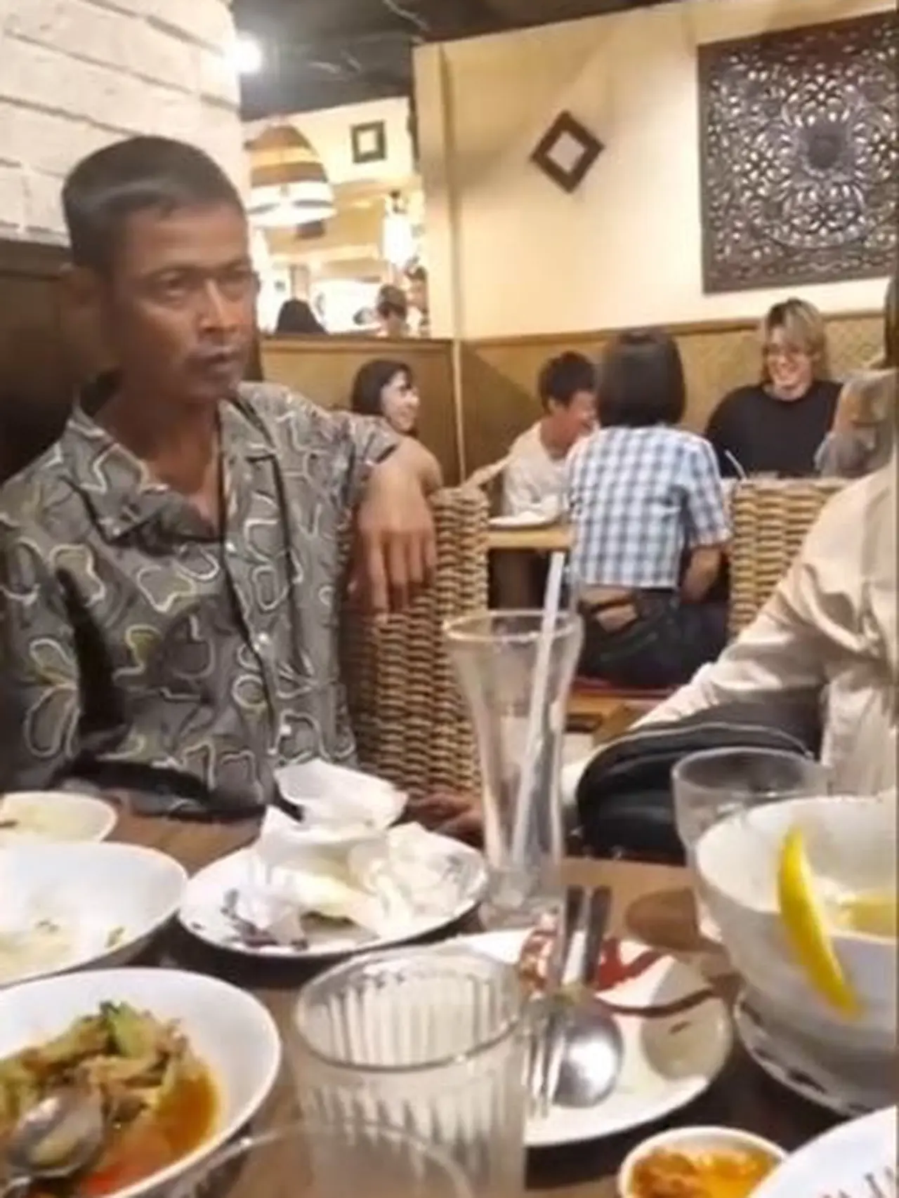 6 Potret Kesederhanaan Ayah Pratama Arhan, Sosok Hebat di Balik