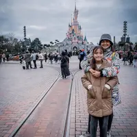 Donna Agnesia dan Darius Sinathrya beserta anak-anak (Instagram/dagnesia)