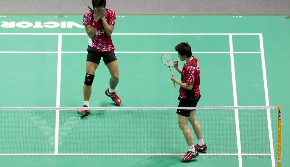 Ekspresi bahagia Tontowi/Liliyana usai juara Asia Championship 2015 di di Wuhan Sports Center Gymnasium, Minggu (26/4/2015).  (Reuters/China Daily)