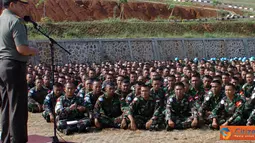 Citizen6, Bogor: Asops Panglima TNI Mayjen TNI Hambali Hanafiah, secara resmi membuka latihan Satgas Yonmek TNI untuk stand by force misi PBB rotasi TNI TA. 2012, di Komplek PMPP TNI Sentul Bogor, Selasa (12/6). (Pengirim: Badarudin Bakri).