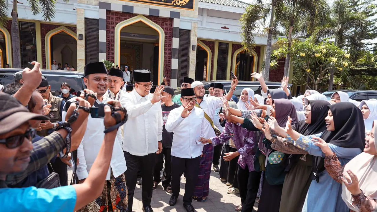 Anies dan Muhaimin saat kunjungan di Pondok Pesantren Nurul Islam-Jember. (Istimewa)