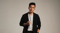 Adiw Buktikan Kualitasnya, Lagu Meski Takkan Selalu Indah Tembus 2,8 Juta Streams hingga Viral