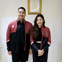 Penampilan Mikha Tambayong barengan Menpora baru, credit: Instagram (@miktambayong)