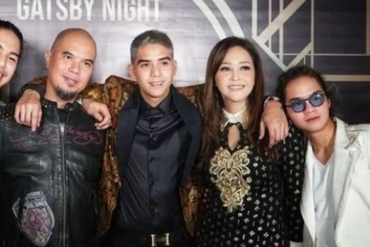 Potret Ahmad Dhani dan Maia Estianty bersama anak mereka, Al El Dul (Sumber: Tiktok/@dm013023)