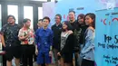 Lima pemenang seleksi ICINC, Artist Manager 88rising Ollie Zhang, Ketua Komite Indonesia Rising Andi Sadha dan Wakil Kepala Bekraf Ricky Pesik foto bersama usai konpers ICINC di Jakarta, Kamis (11/07/2019). Bekraf akan memberangkatkan 5 pemenang ke Los Angeles. (Liputan6.com/Fery Pradolo)