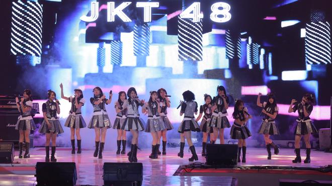 Malam Mingguan Bareng JKT48 di Meikarta Music Festival ...