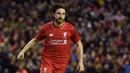 5. Joe Allen (Pelihara Ayam) - Mantan pemain Liverpool yang kini bermain untuk Stoke City ini memiliki hobi unik hewan peliharaan. Joe Allen memiliki 16 ekor ayam yang seluruhnya diberikan nama dan dipelihara di taman rumahnya.(AFP/Paul Ellis)