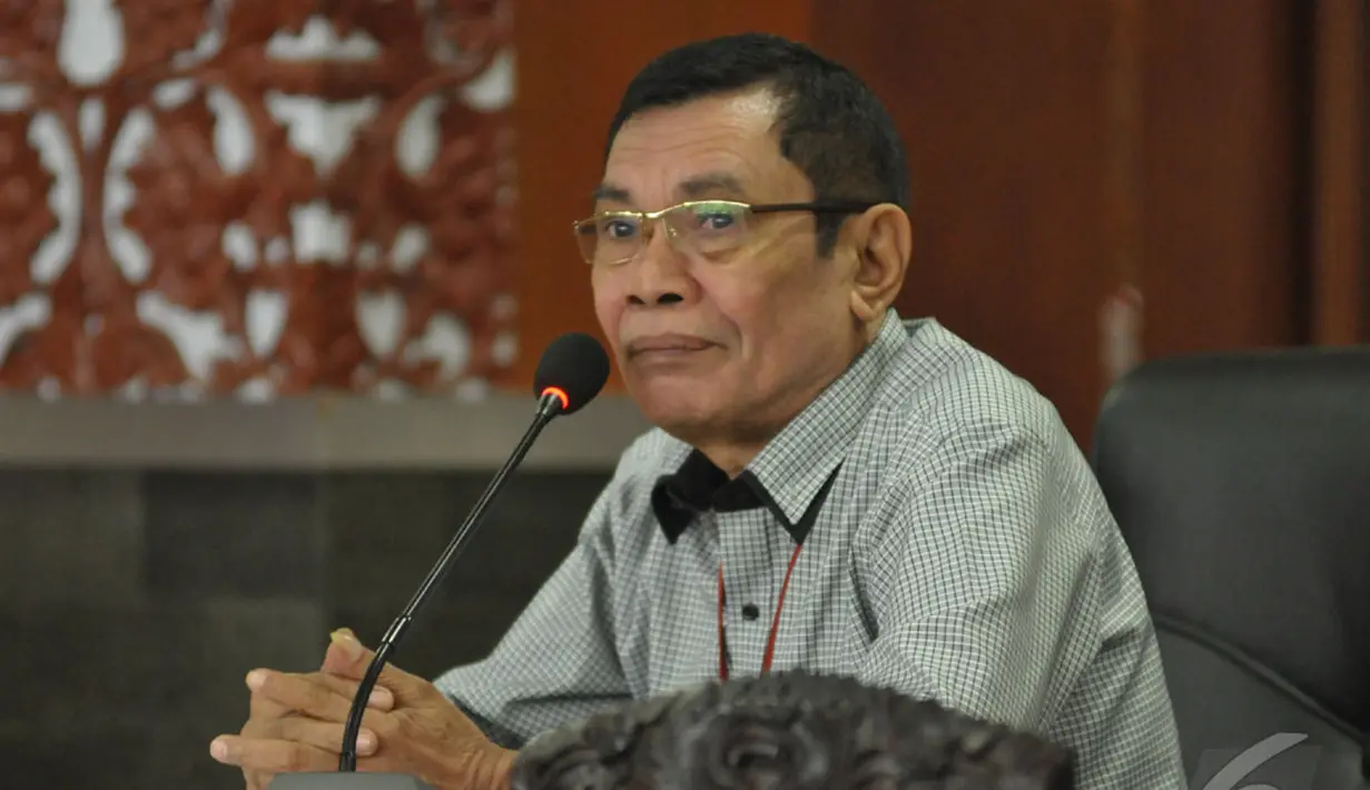 Ketua Bawaslu Maluku Barnabas Dumas Manery menjalani sidang kode etik di DKPP, Jakarta (2/9/2014) (Liputan6.com/Panji Diksana)