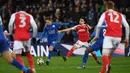 Pemain Leicester City, Adrien Silva berusaha mencetak gol ke gawang Fleetwood Town pada laga putaran ketiga Piala FA yang berlangsung di Highbury Stadium di Fleetwood, 6 Januari 2018. Silva sempat mengalami nasib sial pada bursa transfer musim panas 2017. Kepindahannya dari Sporting CP ke Leicester City gagal karena The Foxes telat 14 detik saat menyerahkan dokumen ke FIFA. Ia pun harus menunggu sampai bursa transfer Januari untuk bermain bagi Leicester. (AFP/Paul Ellis)