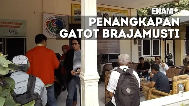 ENAM PLUS: Begini Suasana saat Gatot Brajamusti Dibawa ke Mapolres