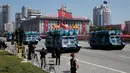 Senjata berat dipamerankan dalam parade militer memperingati HUT ke-70 Korea Utara di Pyongyang, Korea Utara, Minggu (9/9). (AP Photo/Kin Cheung)