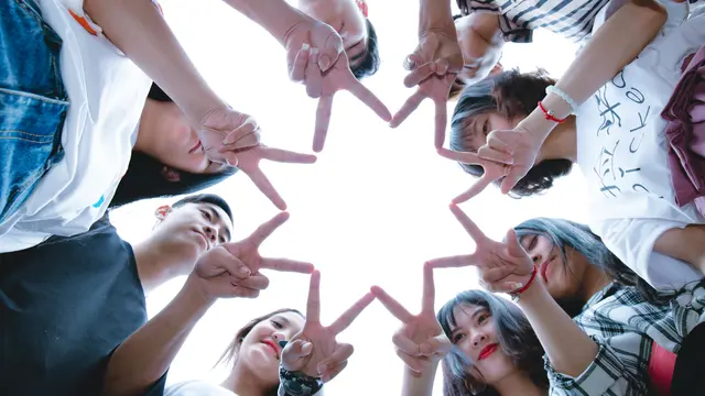 3. Membangun Koneksi dengan Komunitas Baru