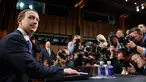 CEO Facebook Mark Zuckerberg memenuhi panggilan untuk bersaksi di hadapan Komite Senat Amerika Seriikat di Capitol Hill, Washington, Senin (10/4). Zuckerberg menghadap Kongres untuk memberikan kesaksian mengenai kebocoran data Facebook (AP/Carolyn Kaster)