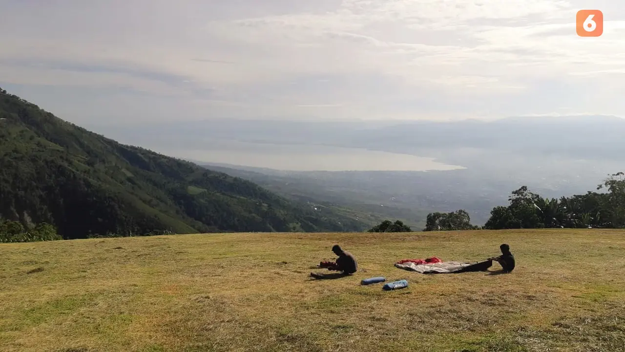 objek wisata paralayang dan area berkemah di Desa Wayu, Sigi