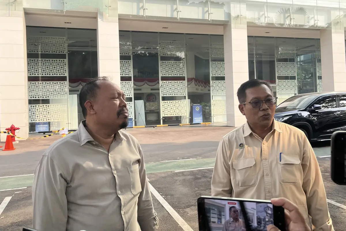 Building Manajemen BGN Martin bicara insiden kaca kantor BGN pecah di gedung BGN, Jakarta Pusat, Kamis (9/7/2026).