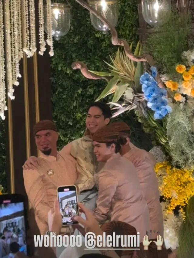 6 Potret El Rumi Didampingi Al dan Dul di Acara Pengajian-Siraman Jelang Pernikahan