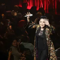 Panggung megah konser September Ceria itu berlangsung di Balai Sarbini, kawasan Semanggi, Jakarta Selatan, Jumat (8/9). Kala itu ia mengajak penonton untuk turut ceria bersamanya di konser itu. (Nurwahyunan/Bintang.com)