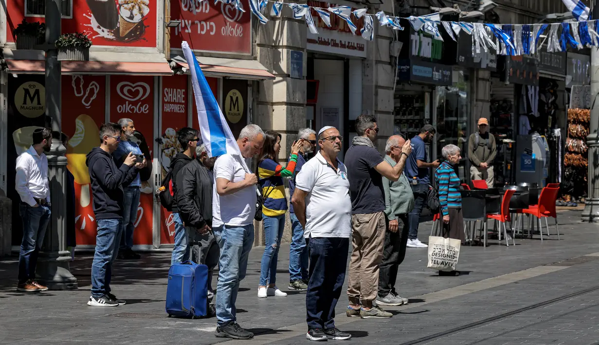 Israel menandai Hari Peringatan untuk memperingati 24.213 tentara yang gugur dan  serangan militan dalam perang yang dicatat sejak 1860 oleh Kementerian Pertahanan.  (AFP/RONALDO SCHEMIDT)