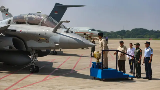 Prabowo Serahkan Alutsista Strategis kepada TNI