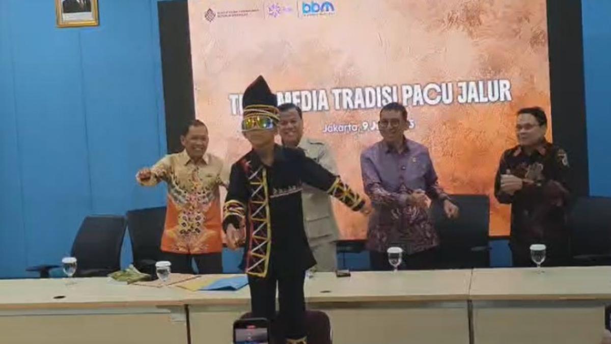 Menbud Fadli Zon Setarakan Viralnya Tari Pacu Jalur Dhika dengan Gangnam Style