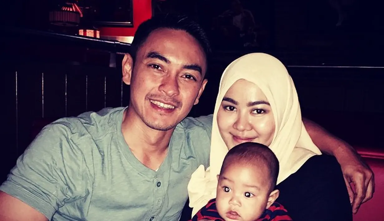 Zumi Zola dan Sherrin (Instagram/stharia)