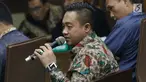 Asisten Pribadi Menpora Imam Nahrawi, Miftahul Ulum saat menjadi saksi pada sidang lanjutan kasus suap dana hibah dari Kemenpora kepada KONI dengan terdakwa Ending Fuad Hamidy di Pengadilan Tipikor Jakarta, Kamis (25/4). Sidang mendengar keterangan saksi-saksi. (Liputan6.com/Helmi Fithriansyah)
