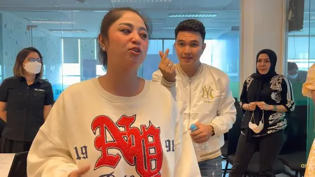 6 Momen Dewi Perssik dan Aldi Taher Kerja Bareng, Akur Makan Sepiring Berdua