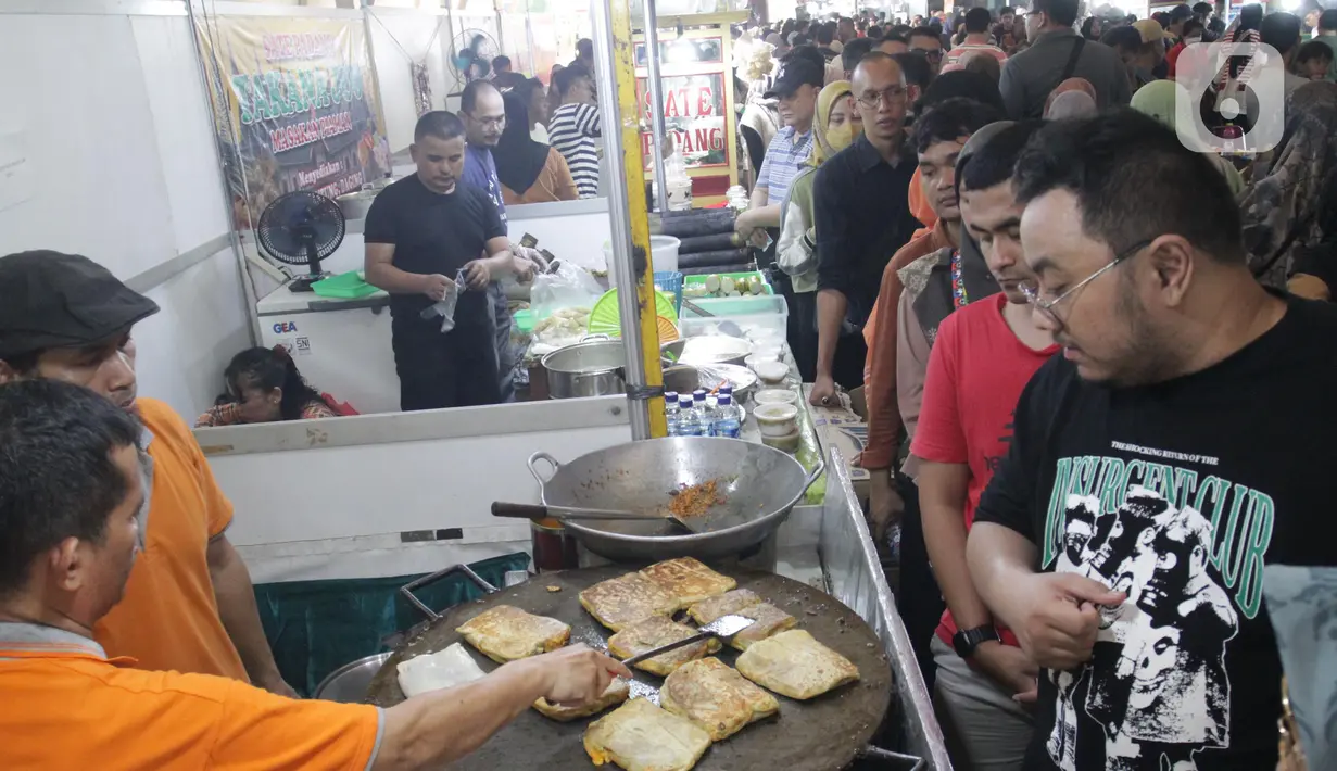 Beberapa kuliner diantaranya sulit ditemui jika tidak ada acara khusus, seperti Bika Tunggku Baro, Kerupuk Kuah Padang, Lamang Tapoi, Bebek Lado Ijo Koto Tinggi serta Ikan Bilih Danau Singkarak. (merdeka.com/Imam Buhori)
