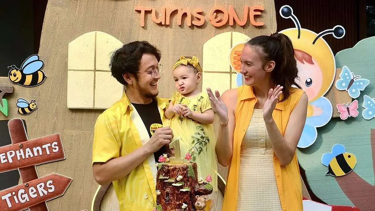Dimas Anggara dan Nadine Chandrawinata menggelar pesta ulang tahun pertama sang putri, Djiwa. (Foto: Instagram/nadinelist)