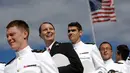 Lulusan US Naval Academy berbaris menuju upacara wisuda dan commissioning Academy di Annapolis, Maryland, (26/5). (AP Photo / Patrick Semansky)