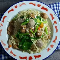 Resep mie tek tek indomie./Copyright shutterstock.com/g/Eva+Hidayah