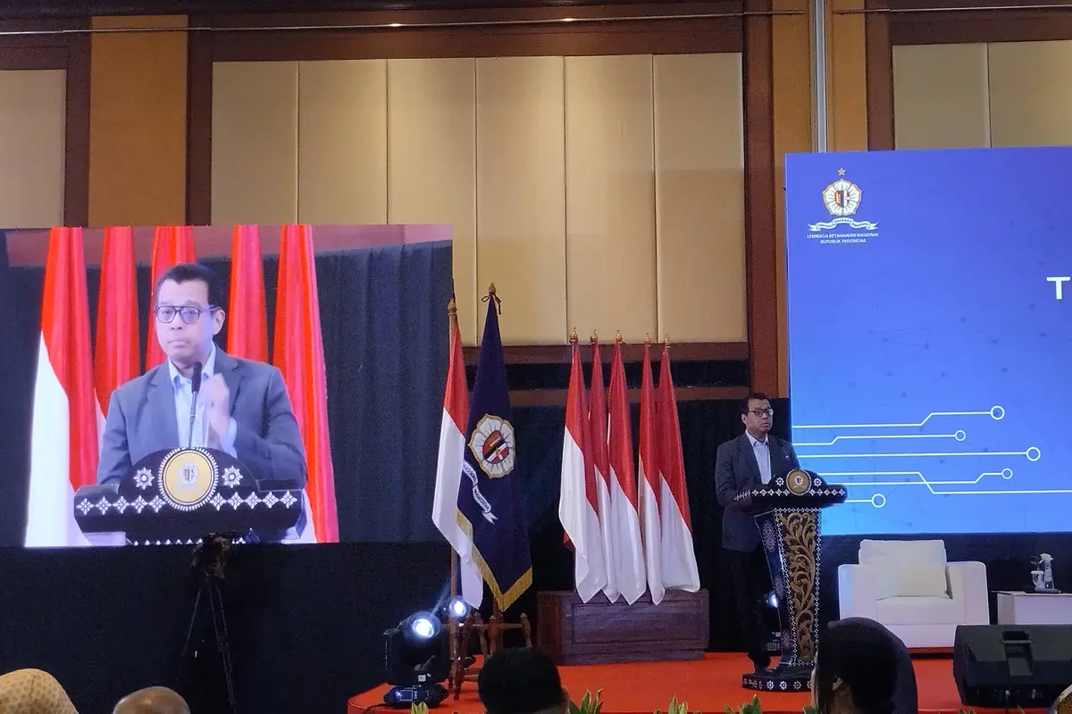 Gubernur Lembaga Ketahanan Nasional (Lemhanas) RI Andi Widjajanto saat menghadiri seminar ketahanan nasional bertajuk Transformasi Digital Indonesia 2045 di Flores Ballroom Hotel Borobudur, Jakarta Pusat. (Liputan6.com/Winda Nelvira)