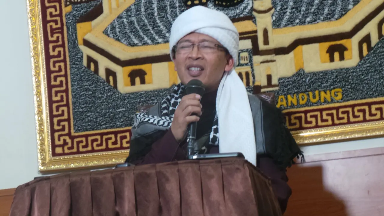 Abdullah Gimnastiar atau Aa Gym