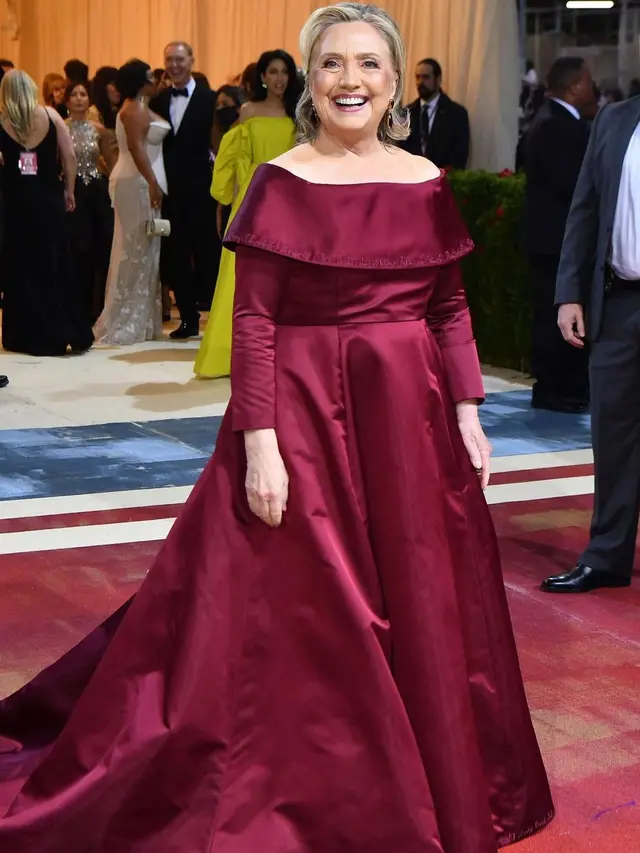Penampilan Hillary Clinton di Met Gala 2022